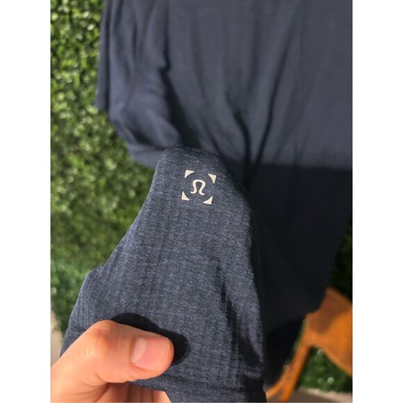 Mens Vented Blue Lululemon Polo Size Medium - Picture 4 of 4